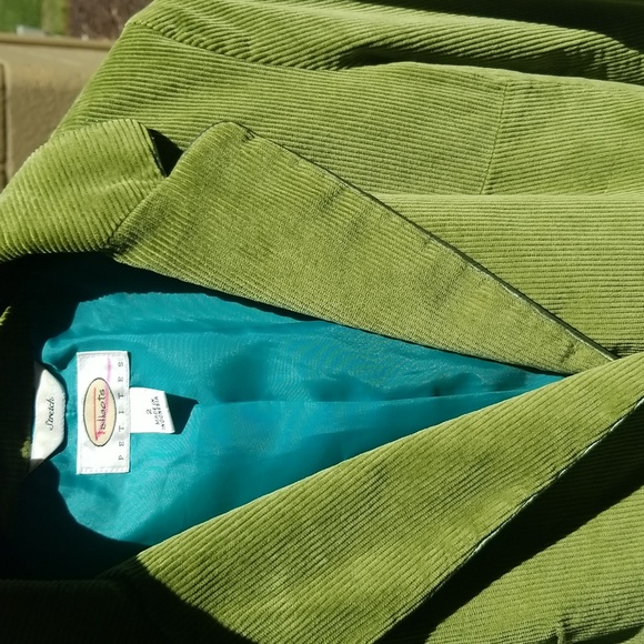 SHE'S SO CLASSY❣️Talbots green corduroy blazer. Size 2 petite - Picture 6 of 7